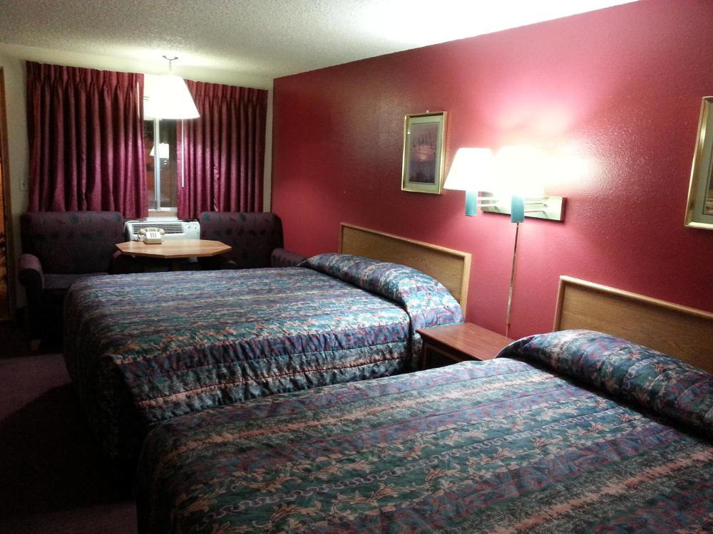 Queen Room with Two Queen Beds interior
